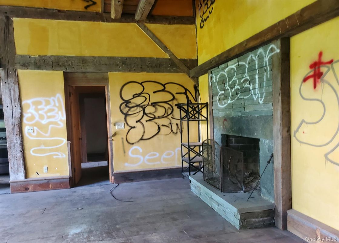 Exterior, Fireplace