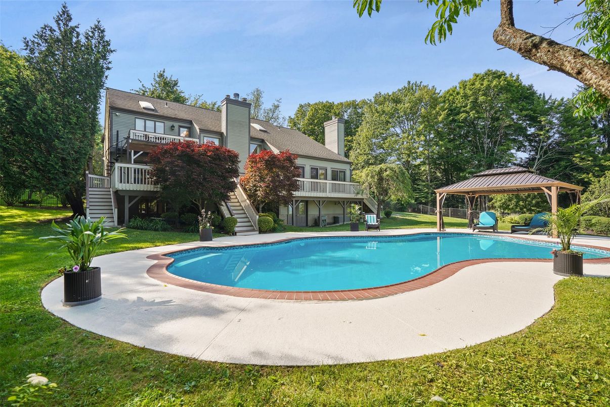 Exterior, Pool