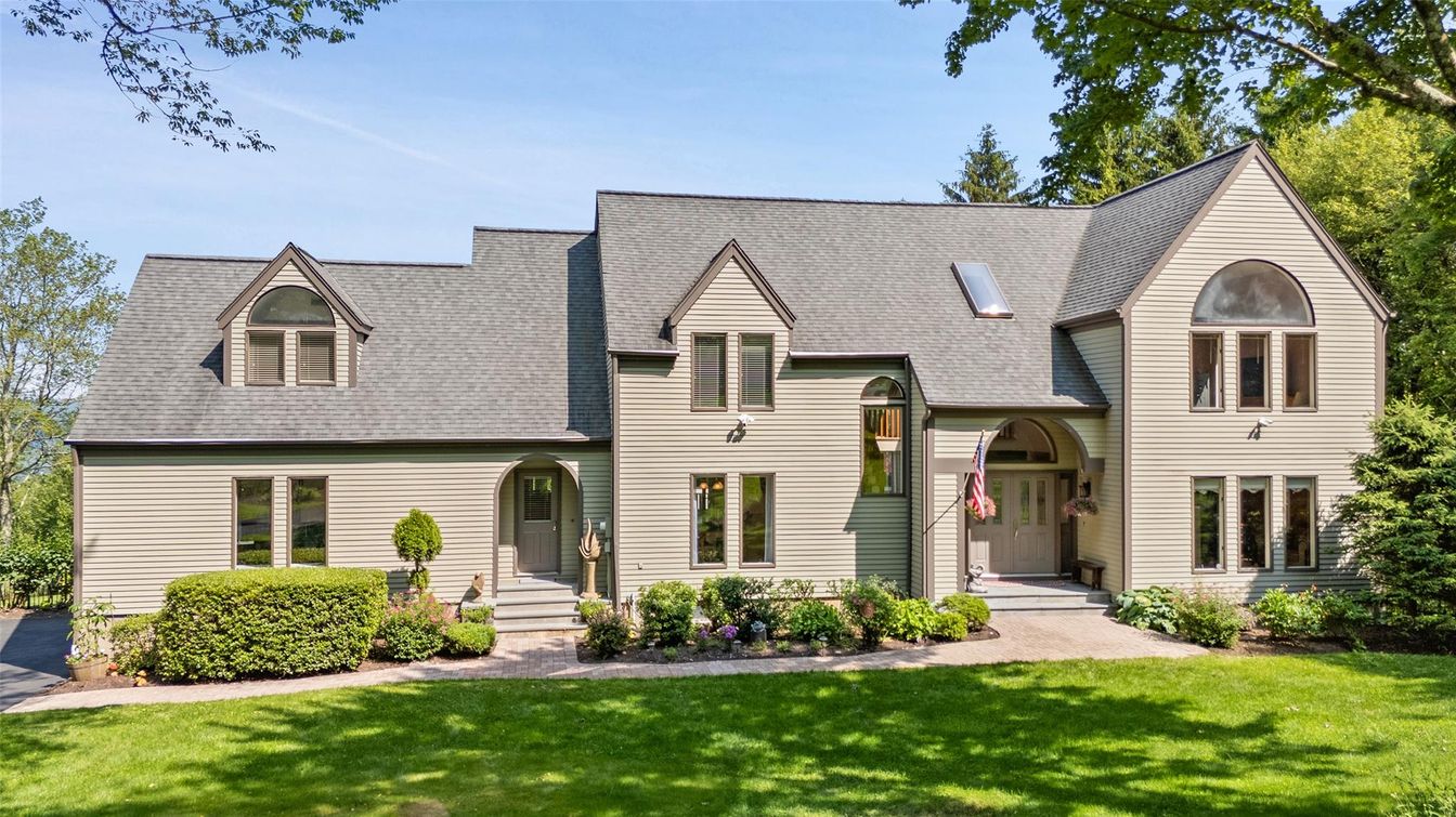 Exterior, Facade, Farmhouse