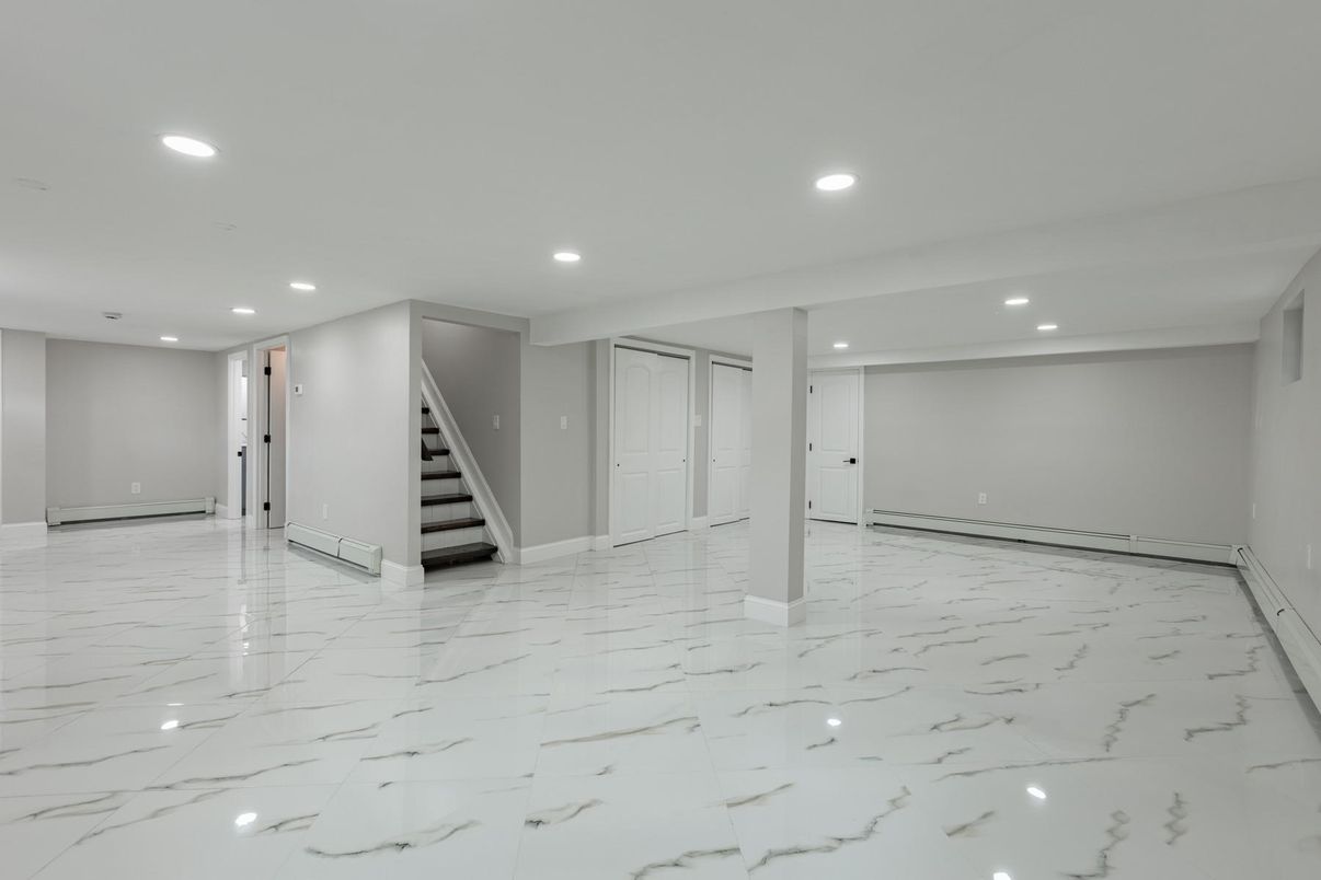 Empty room, Interior, Marble, Recessed Lighting