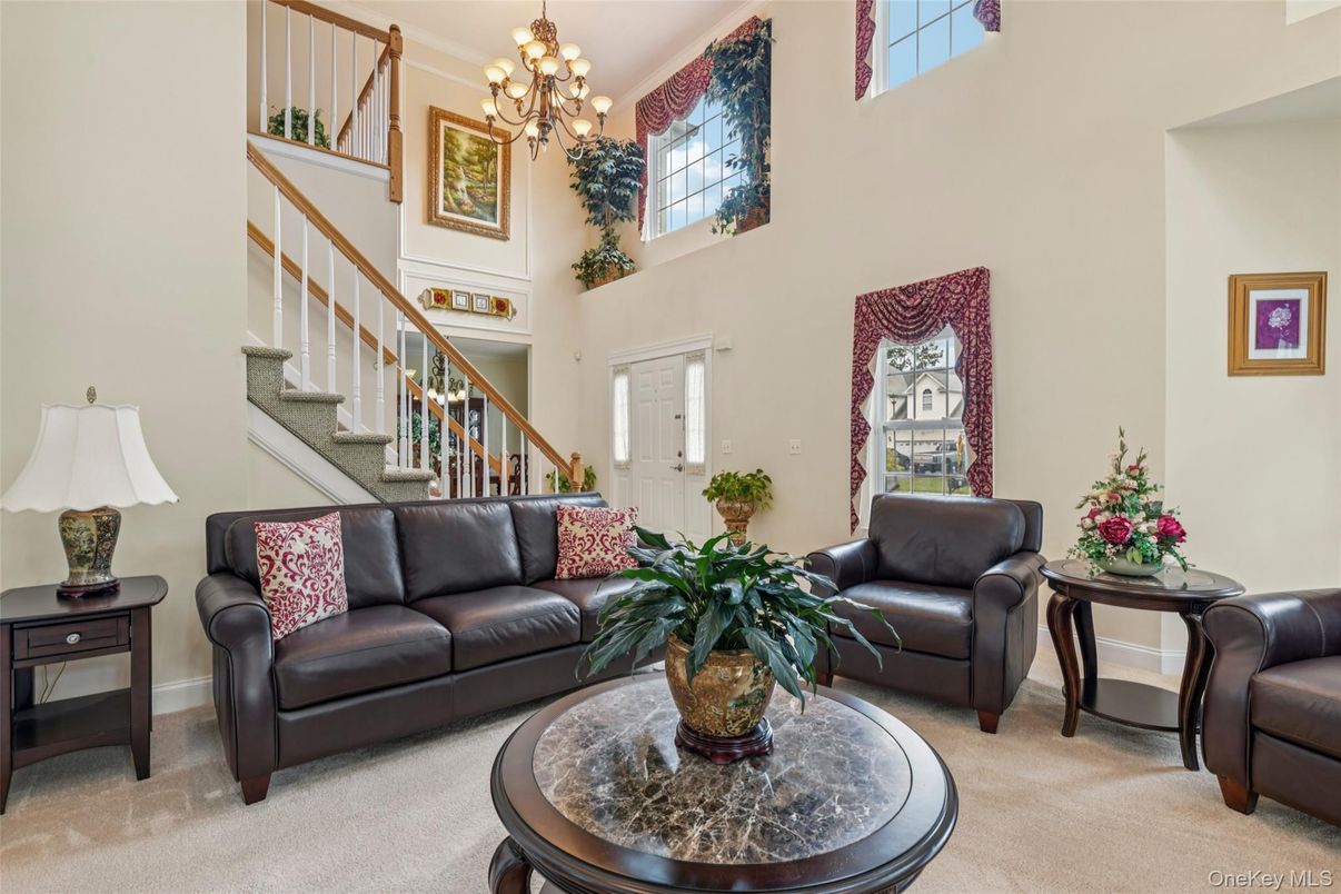 Chandelier, Interior, Living room