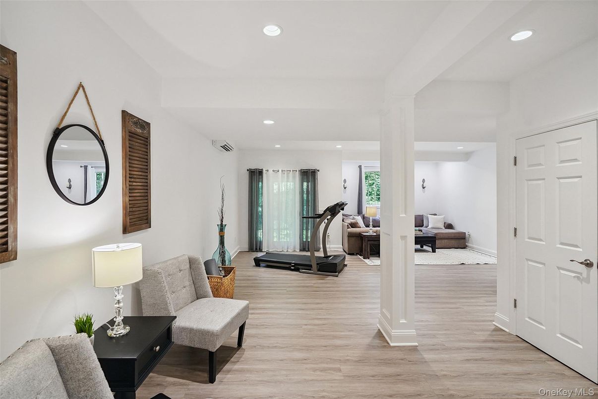 Fitness Equipment, Interior, Recessed Lighting, Wood Texture Flooring