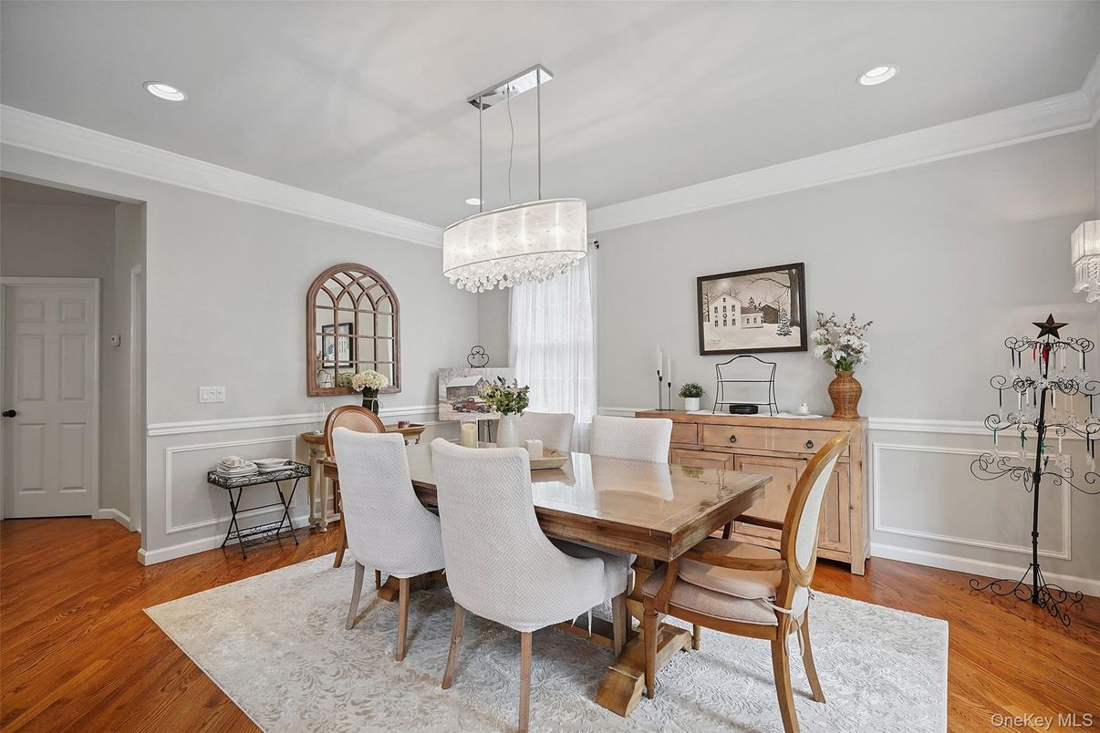Chandelier, Dining room, Interior, Recessed Lighting, Wood Texture Flooring