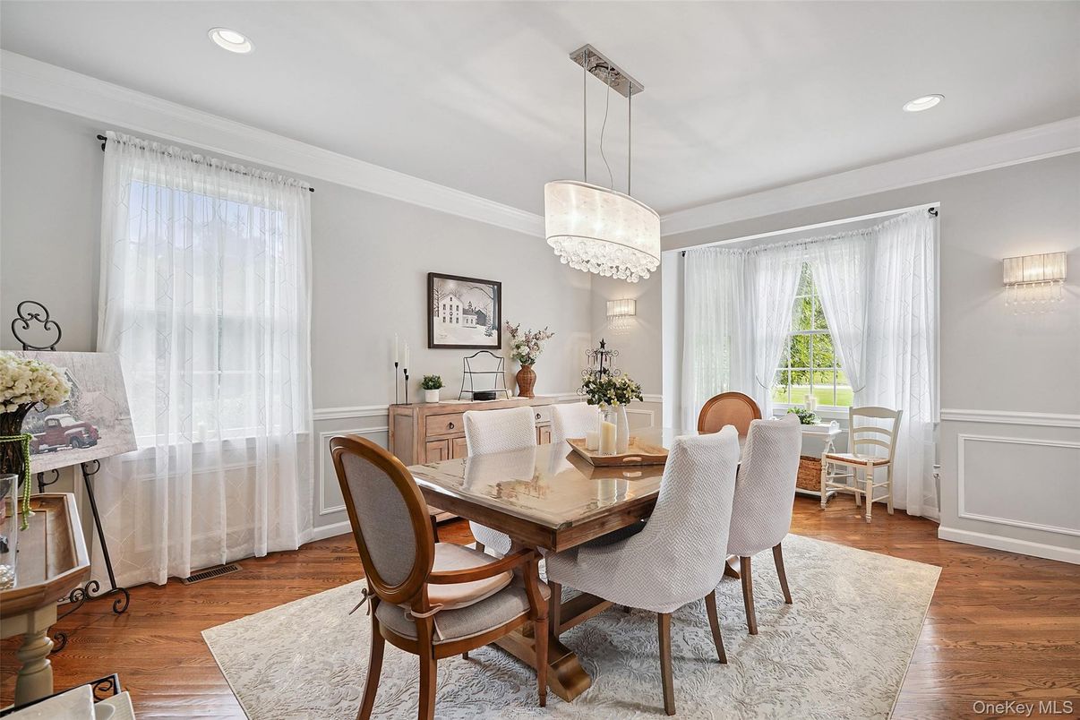 Chandelier, Dining room, Interior, Recessed Lighting, Wood Texture Flooring