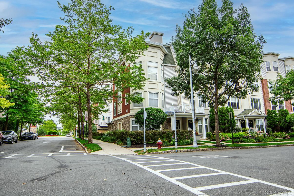 Exterior, Facade, Rowhouse