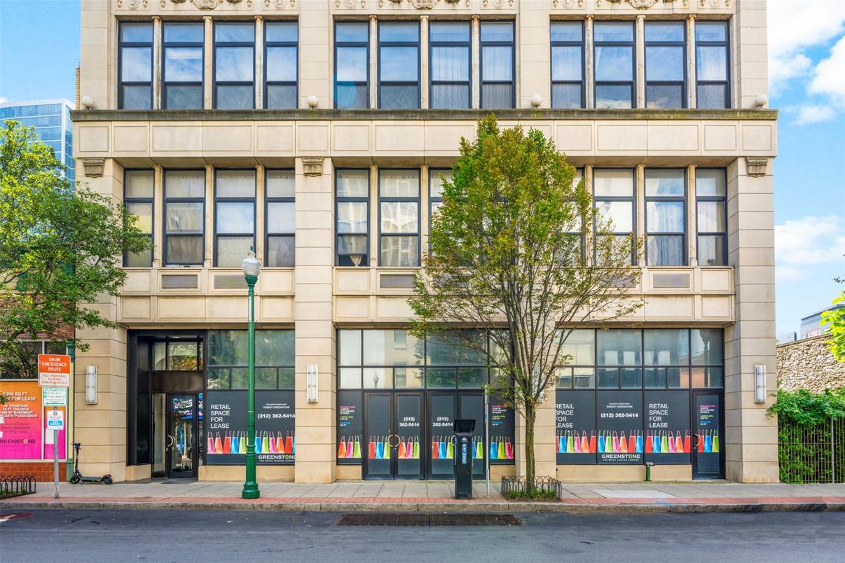 Exterior, Facade, Rowhouse