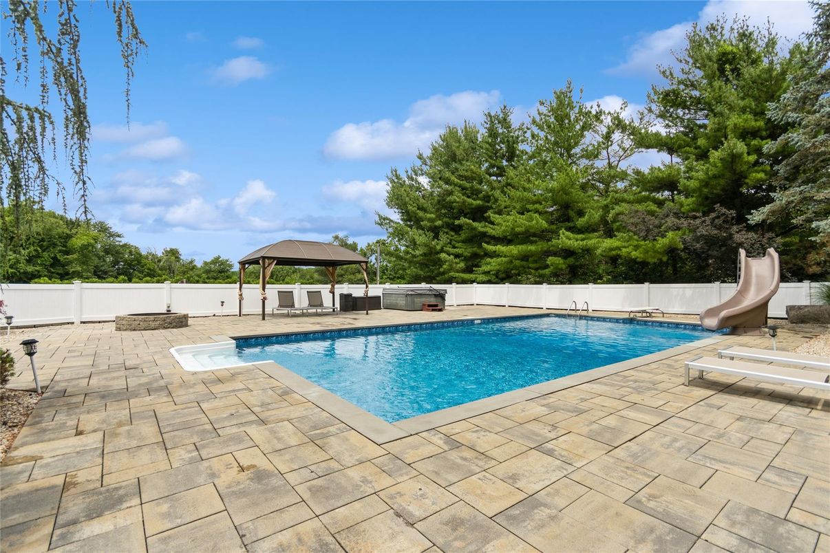 Exterior, Playground, Pool