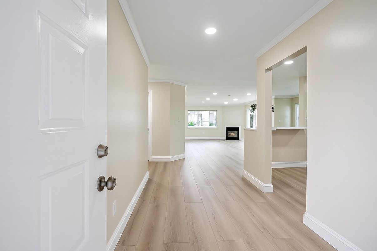 Empty room, Interior, Recessed Lighting, Wood Texture Flooring