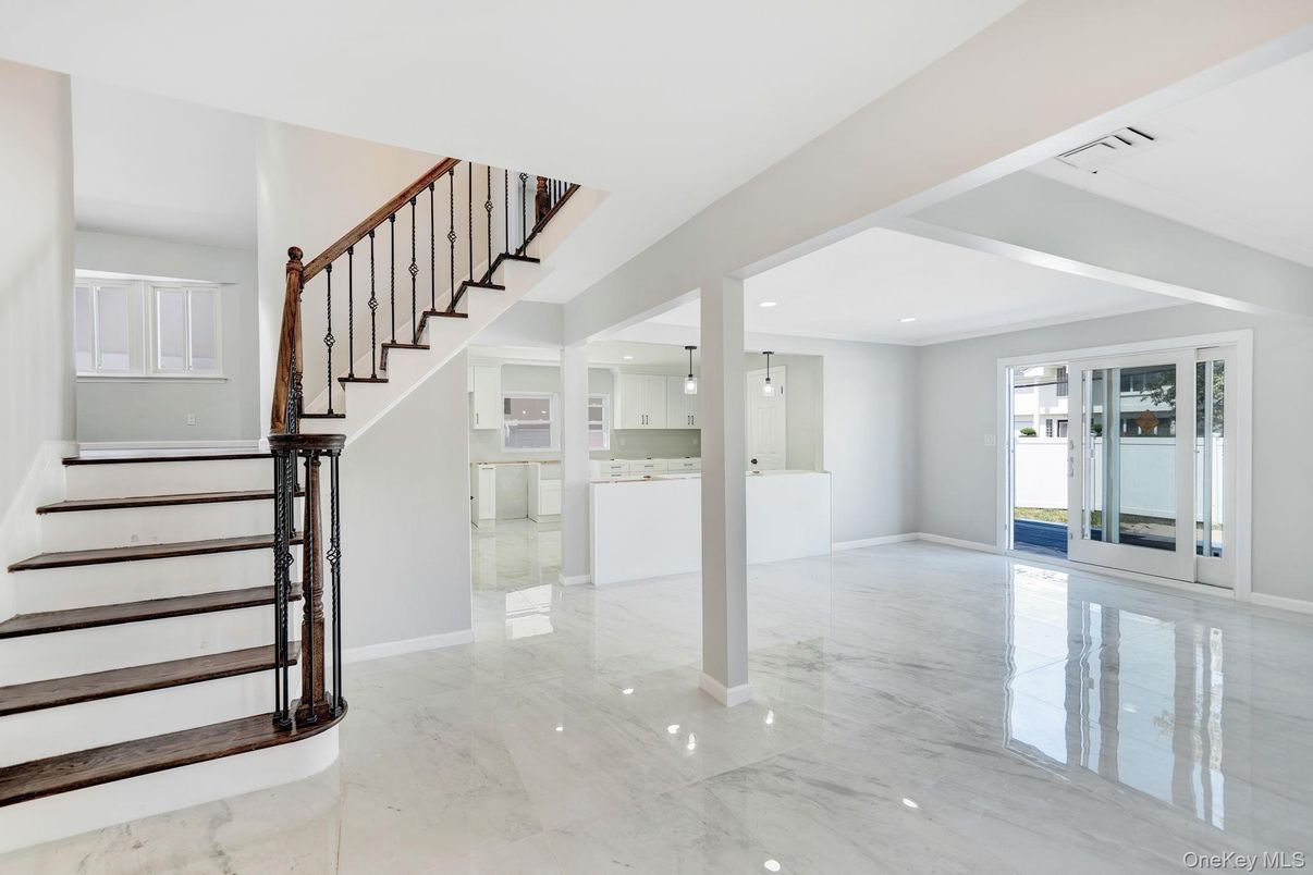 Empty room, Interior, Marble, Recessed Lighting