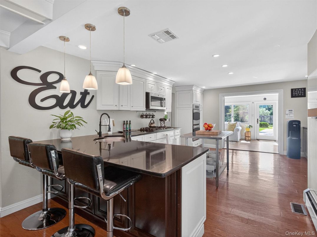 Dining room, Interior, Kitchen, Pendant Lights, Recessed Lighting, Wood Texture Flooring