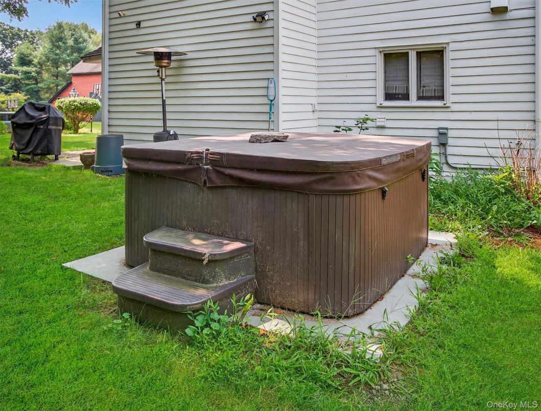 Exterior, Hot Tub