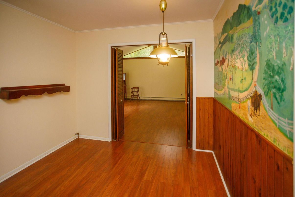 Interior, Pendant Lights, Wood Texture Flooring