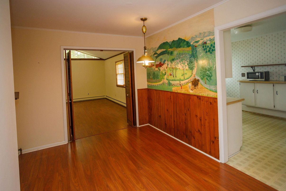 Interior, Pendant Lights, Wood Texture Flooring
