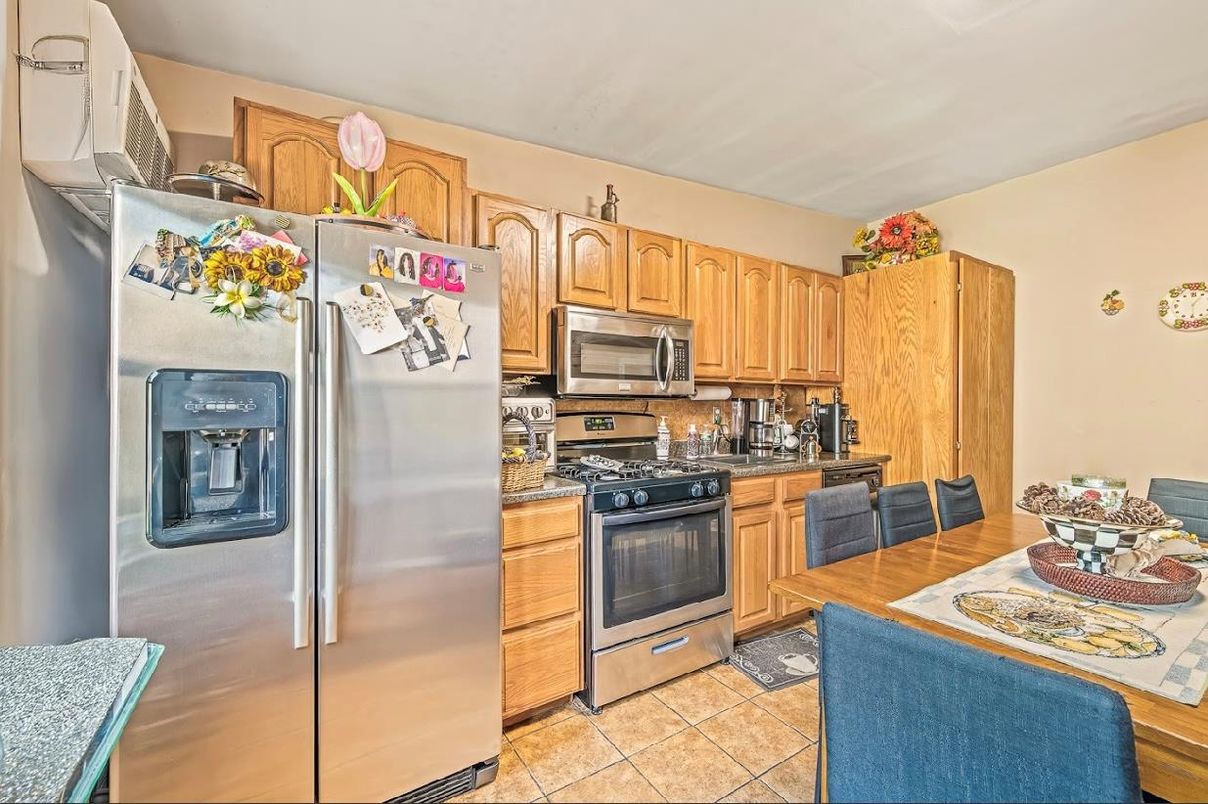 Dining room, Interior, Kitchen, Stainless Steel Appliances