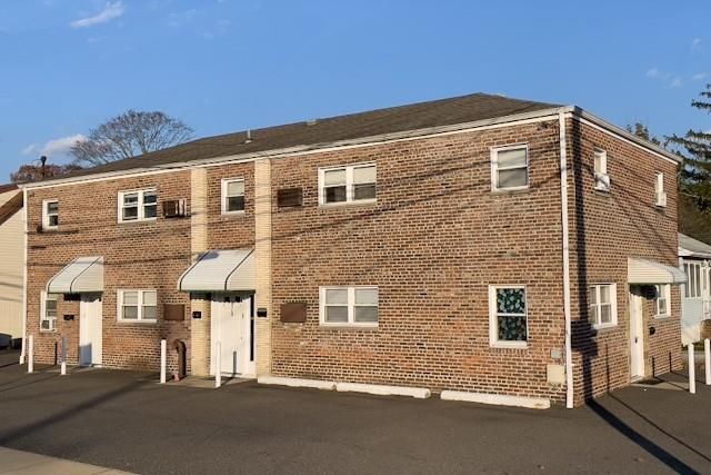 Exterior, Facade, Brick Facade, Georgian