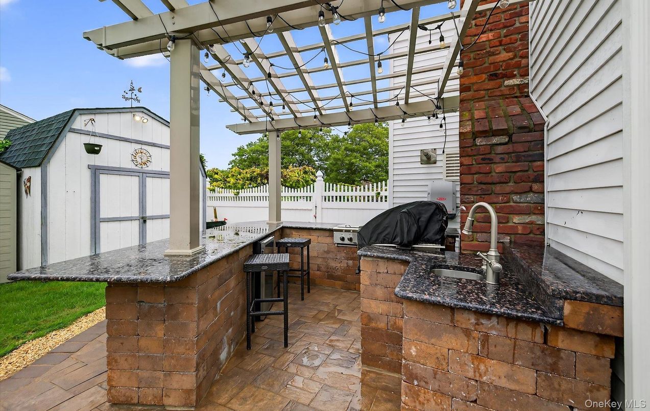 Exterior, Outdoor Kitchen