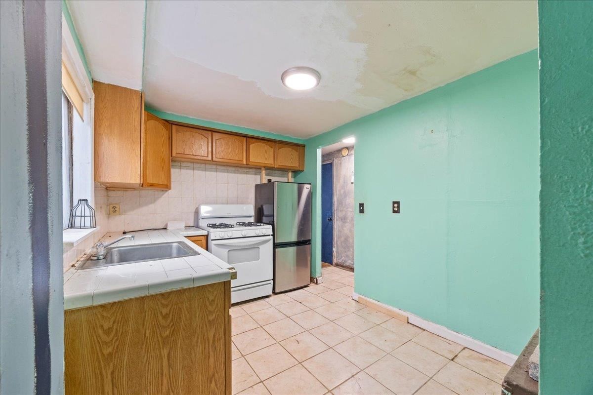 Interior, Kitchen, Recessed Lighting, Tile Countertops, Washer
