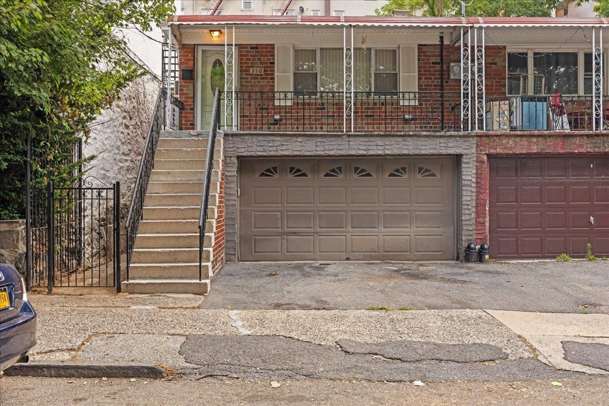Attached, Exterior, Facade, Brick Facade, Rowhouse