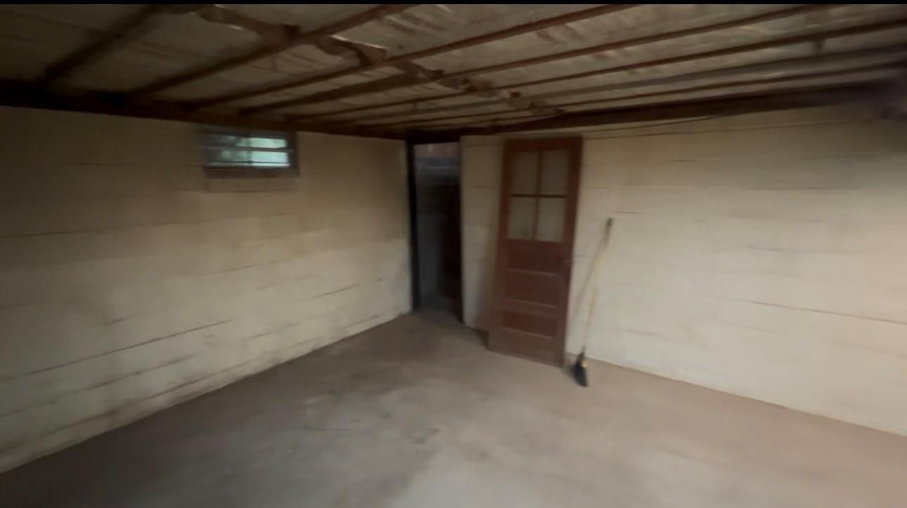 Empty room, Interior, Wooden Beams
