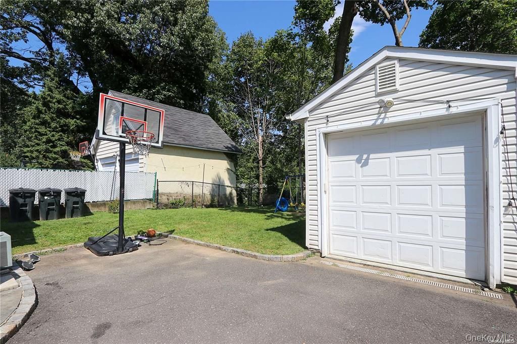 Detached Garage, Exterior