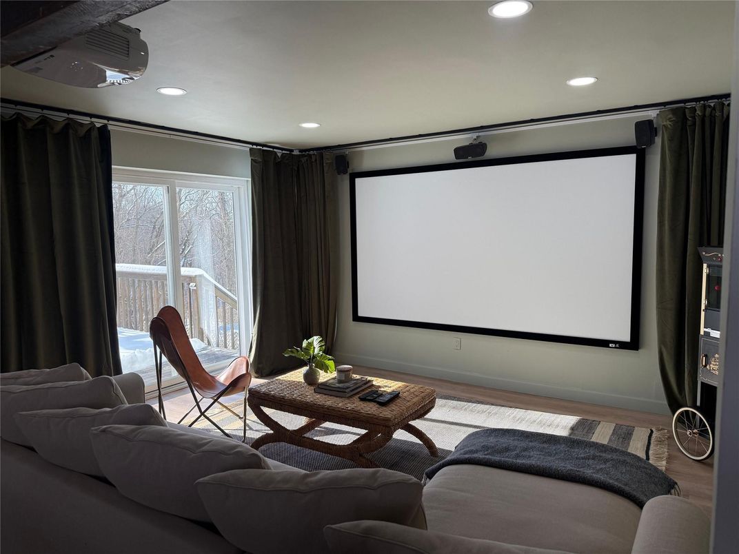 Interior, Projection Screen, Recessed Lighting, Theatre Room