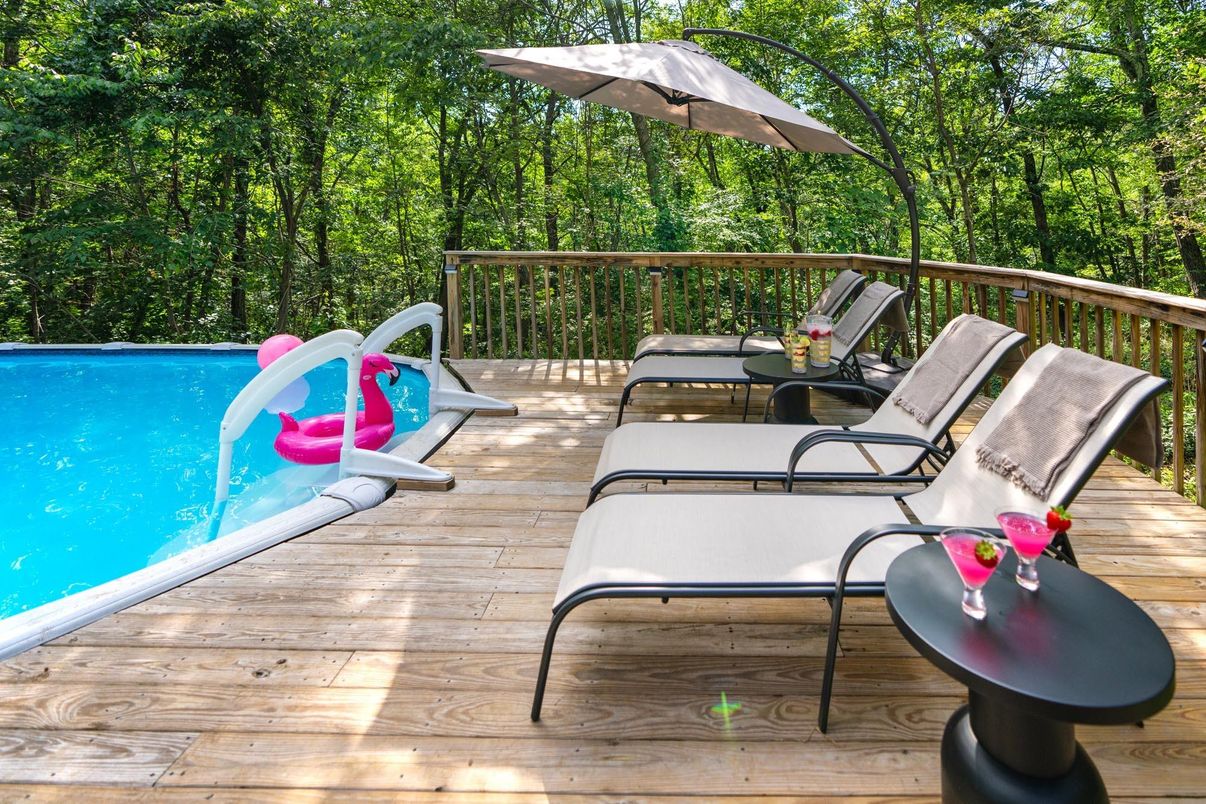 Exterior, Pool