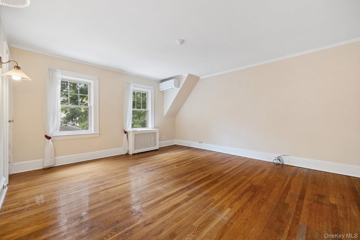 Empty room, Interior, Pendant Lights, Wood Texture Flooring