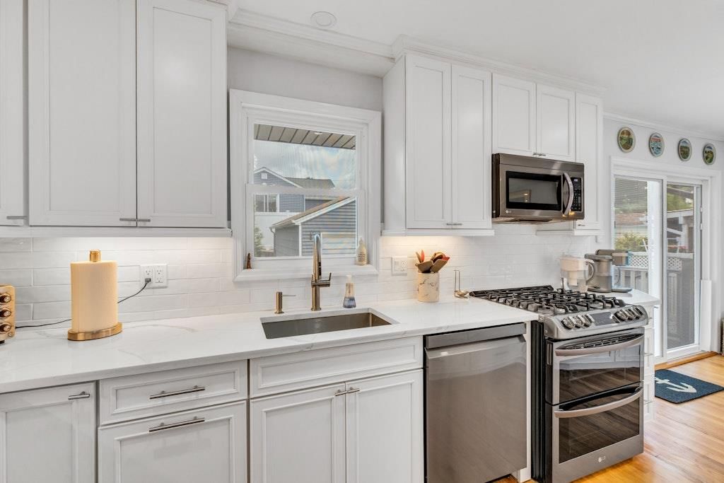 Interior, Kitchen, Stainless Steel Appliances, Wood Texture Flooring