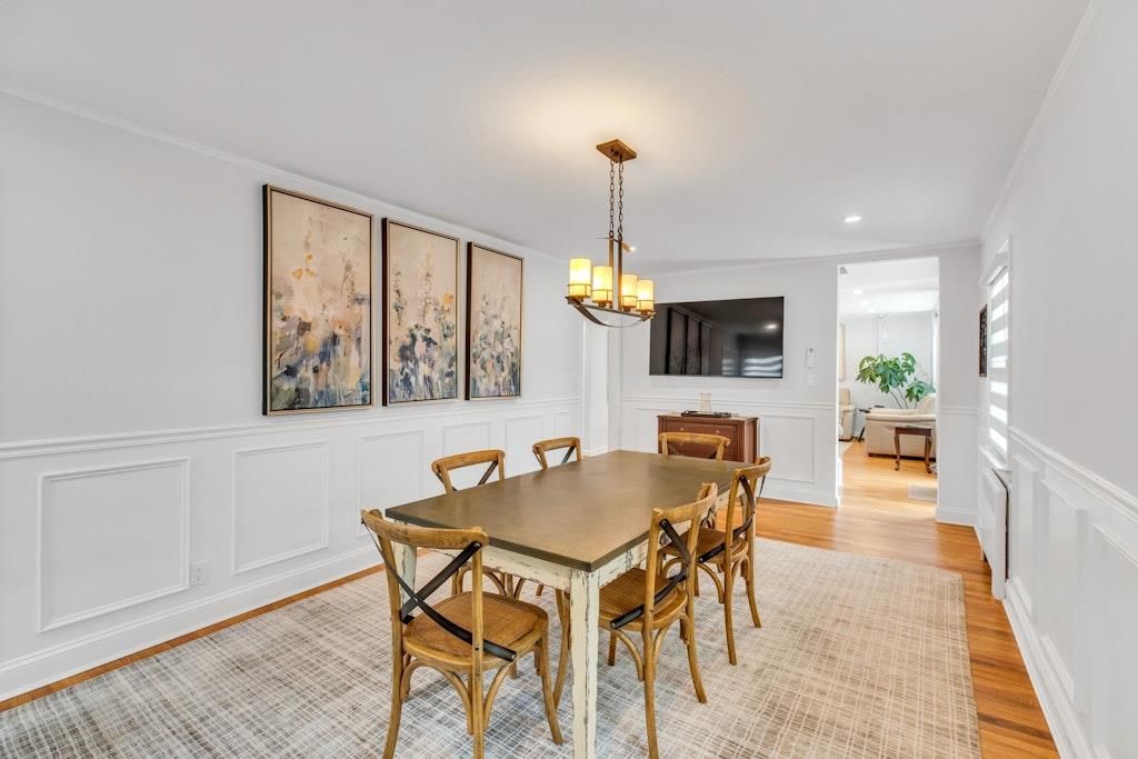Chandelier, Dining room, Interior, Recessed Lighting, Wood Texture Flooring