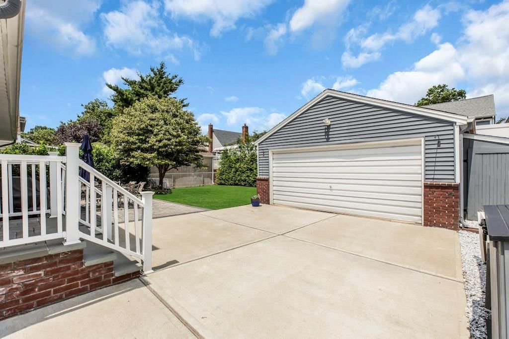 Detached Garage, Exterior