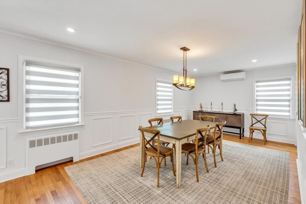 Chandelier, Dining room, Interior, Recessed Lighting, Wood Texture Flooring