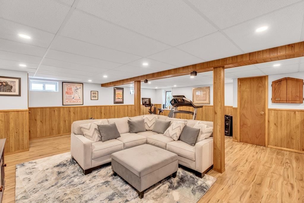 Fitness Equipment, Interior, Living room, Recessed Lighting, Wood Texture Flooring, Wooden Walls