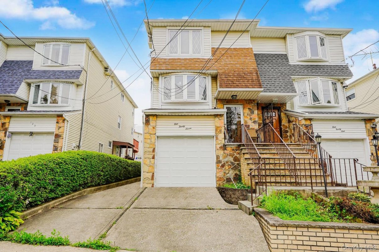Attached, Exterior, Facade, Rowhouse