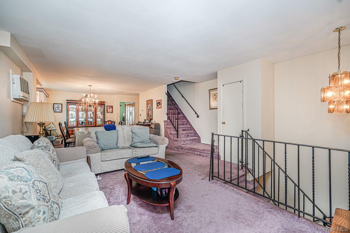 Chandelier, Dining room, Interior, Living room