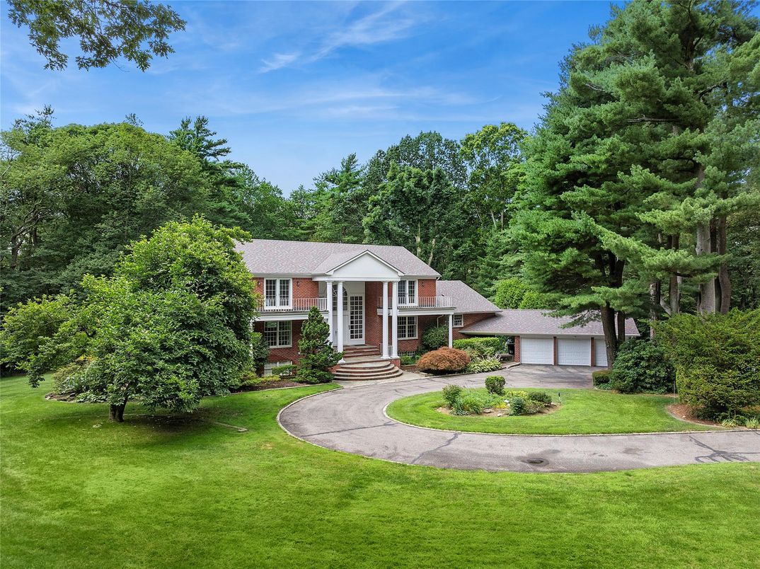 Attached, Backyard, Exterior, Facade, Brick Facade, Georgian