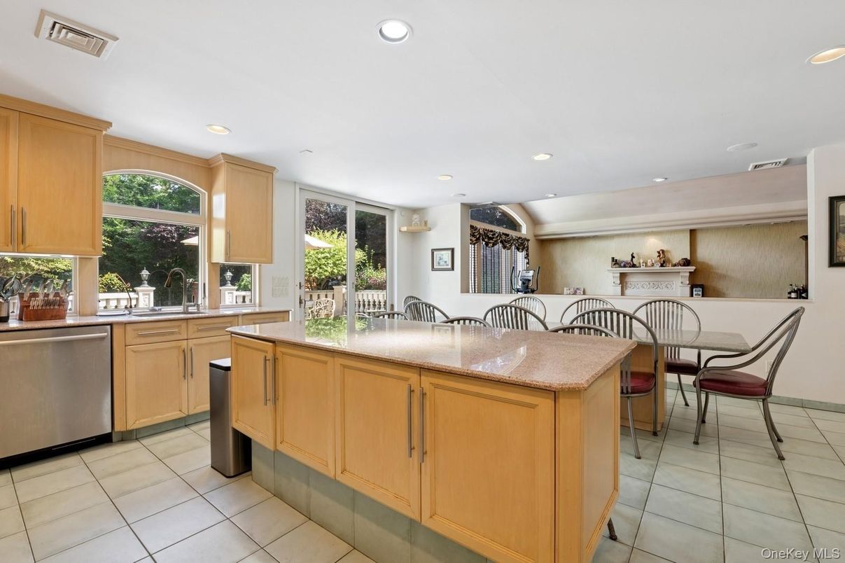 Dining room, Interior, Kitchen, Recessed Lighting