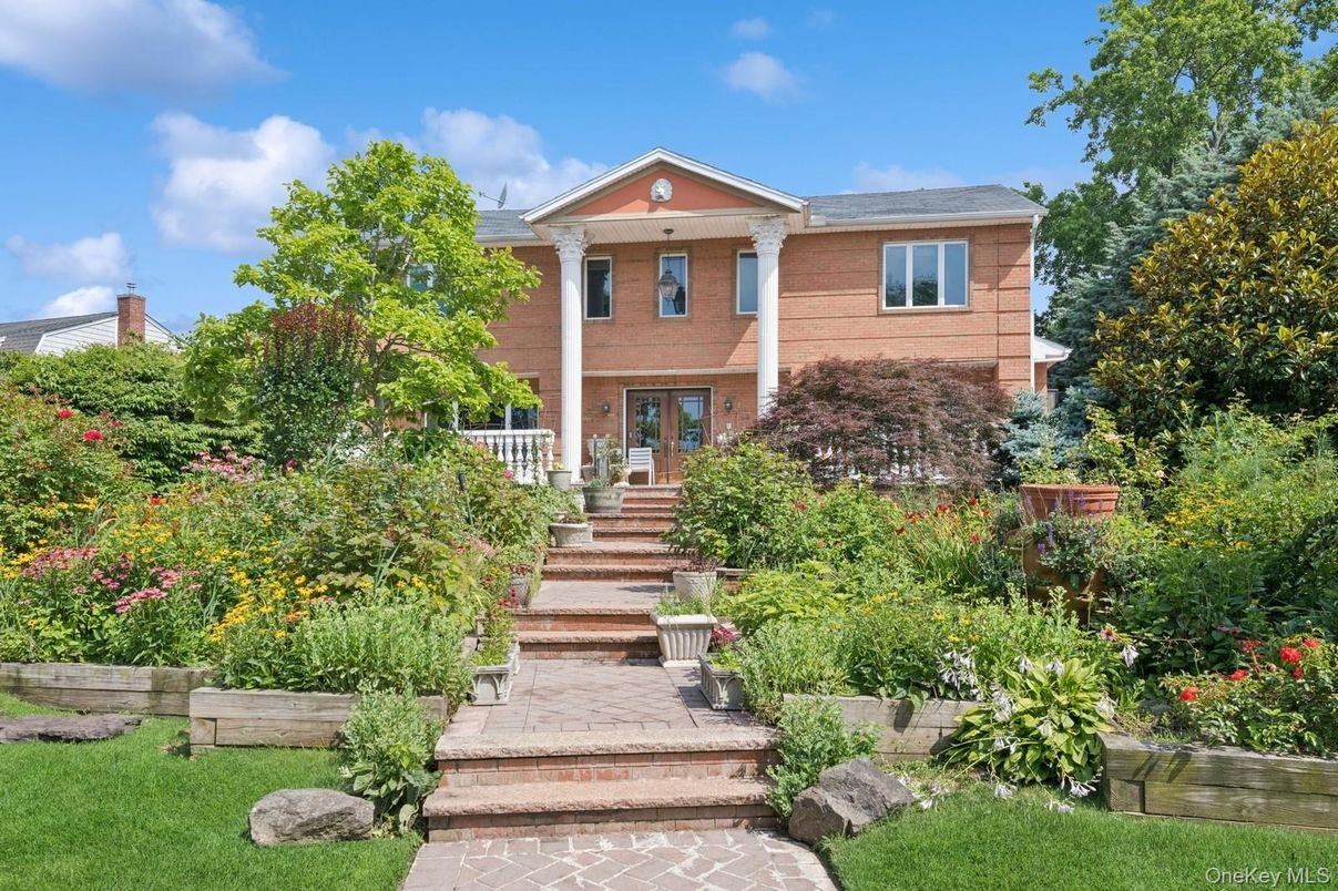Exterior, Facade, Brick Facade, Raised Ranch