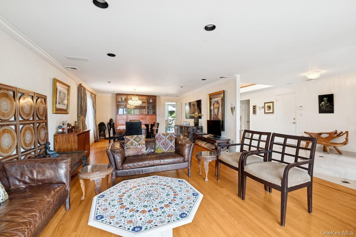 Chandelier, Dining room, Interior, Living room, Recessed Lighting, Wood Texture Flooring