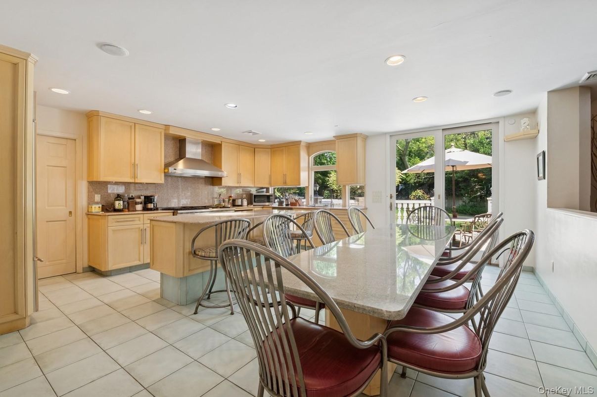 Dining room, Interior, Kitchen, Recessed Lighting
