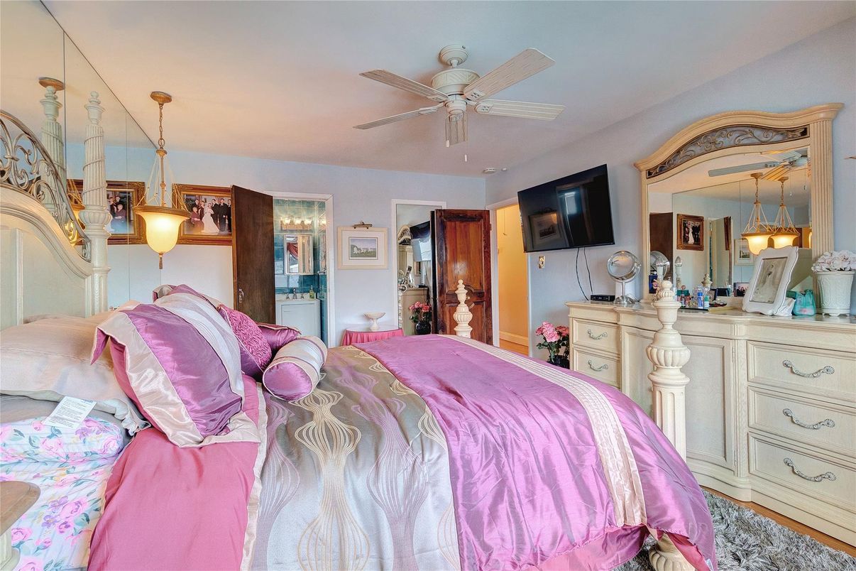 Bedroom, Interior, Pendant Lights
