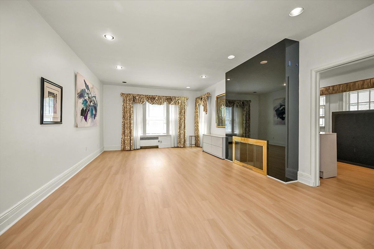 Interior, Recessed Lighting, Wood Texture Flooring
