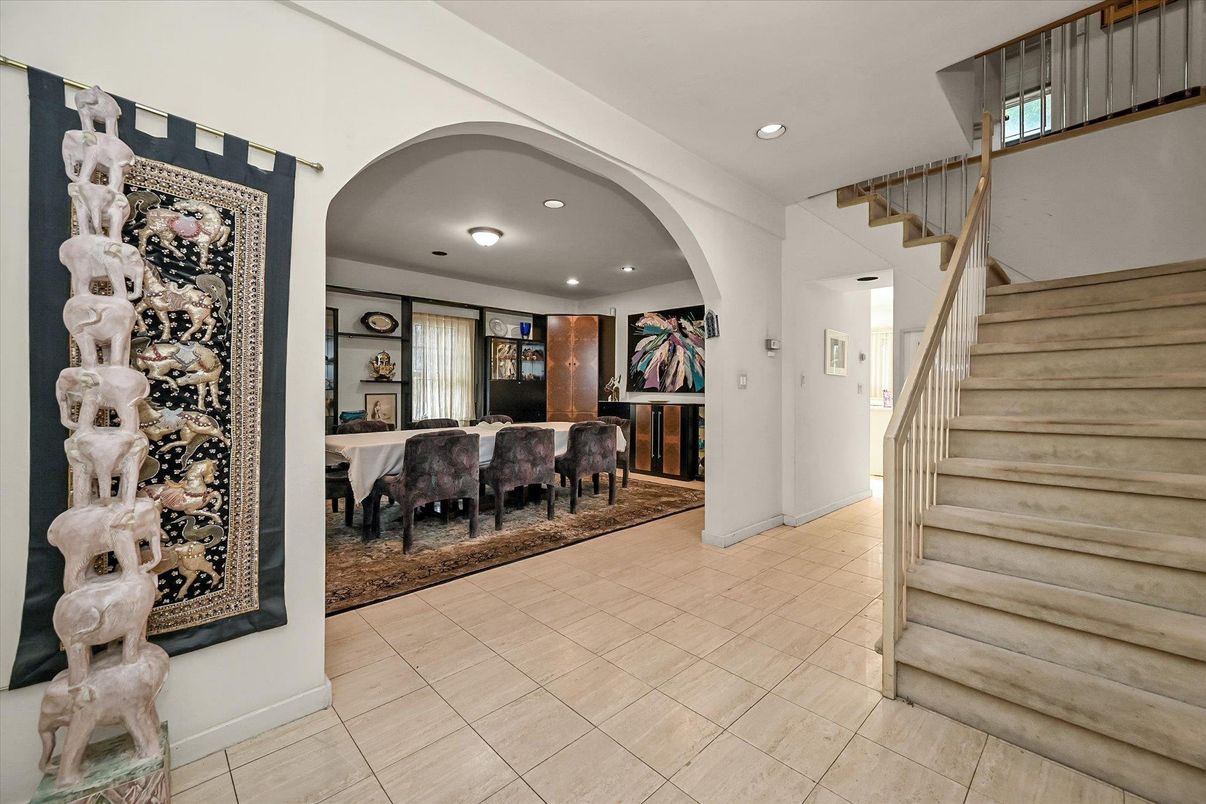 Dining room, Interior, Recessed Lighting