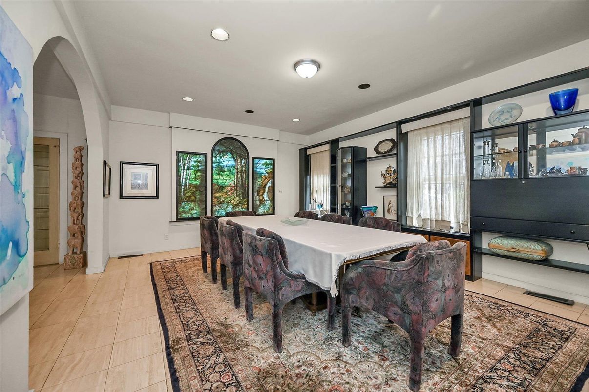 Dining room, Interior, Recessed Lighting
