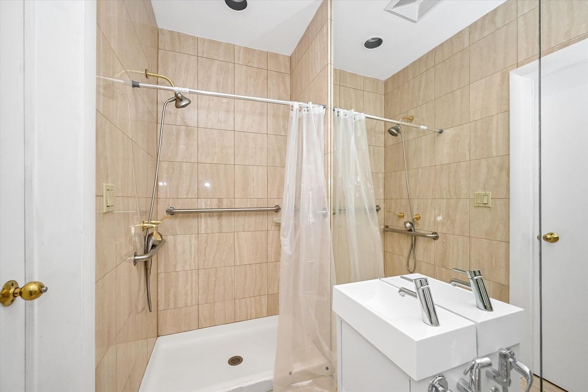 Bathroom, Interior, Recessed Lighting