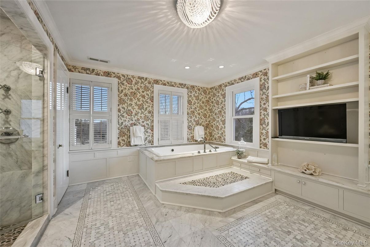 Bathroom, Interior, Marble, Recessed Lighting