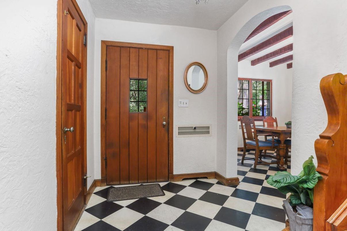 Dining room, Interior