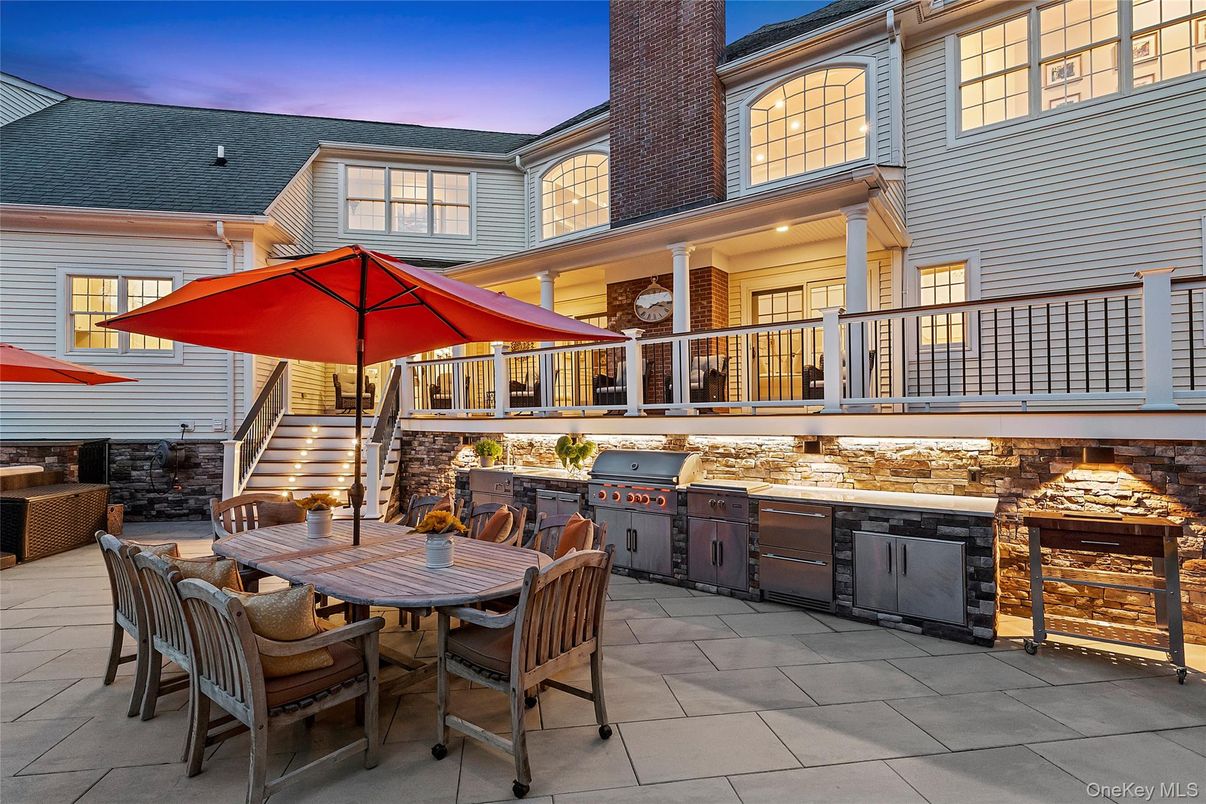 Exterior, Outdoor Kitchen