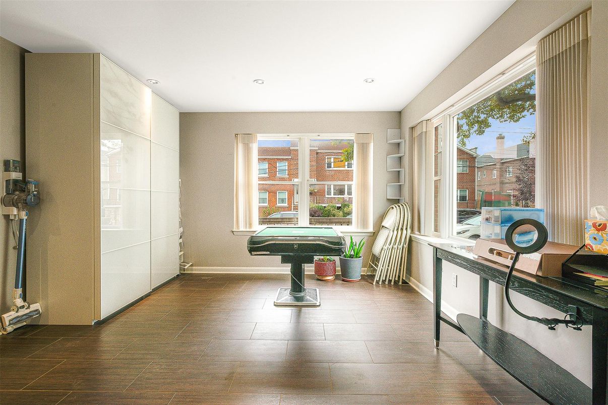 Interior, Recessed Lighting, Wood Texture Flooring