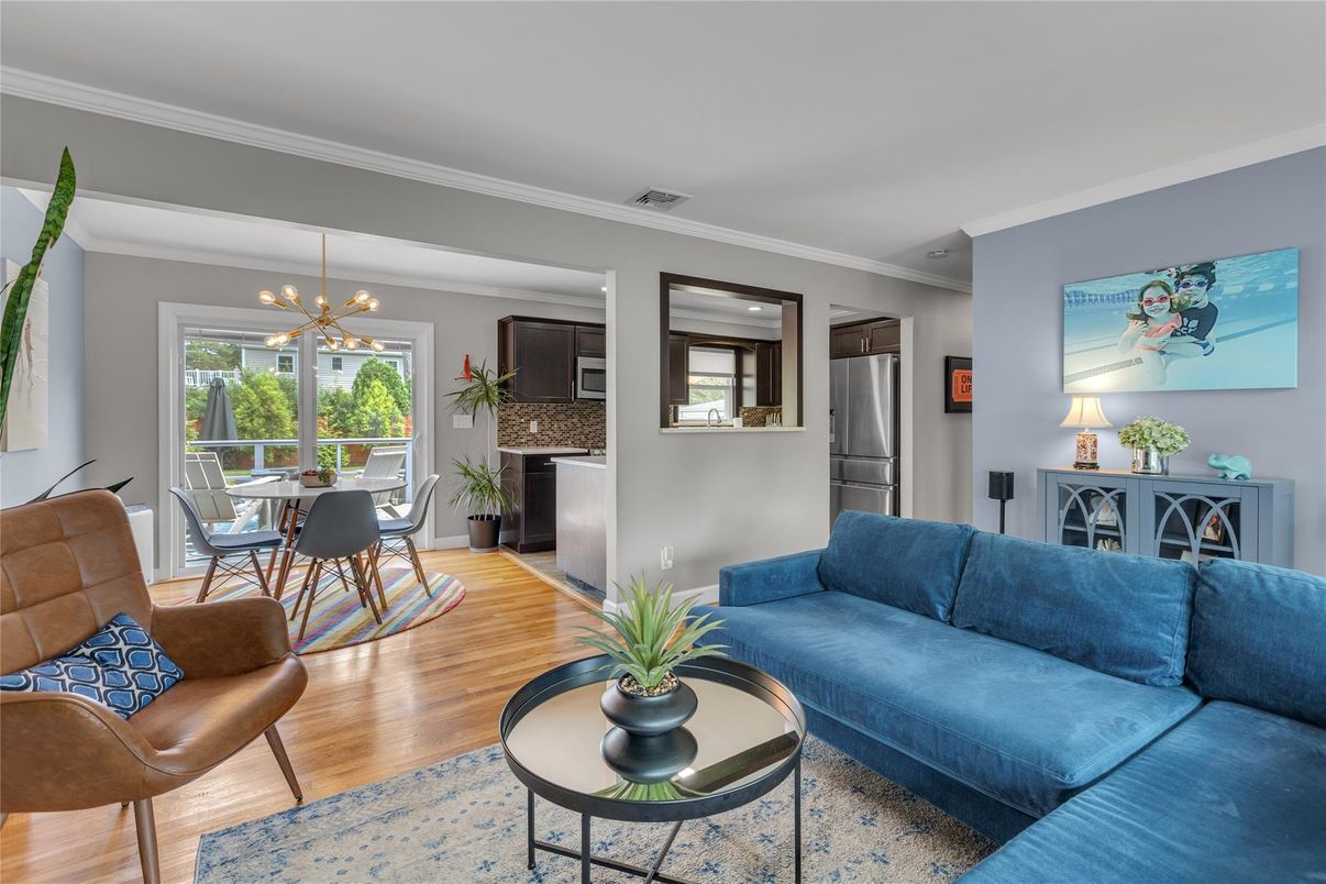 Dining room, Interior, Kitchen, Living room, Pendant Lights, Stainless Steel Appliances, Wood Texture Flooring