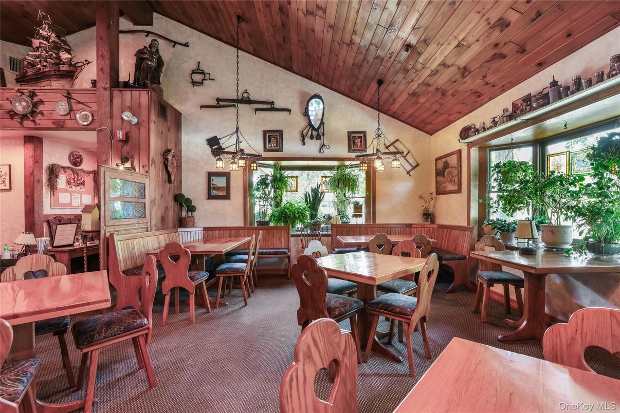 Dining room, Interior, Pendant Lights, Wooden Ceilings